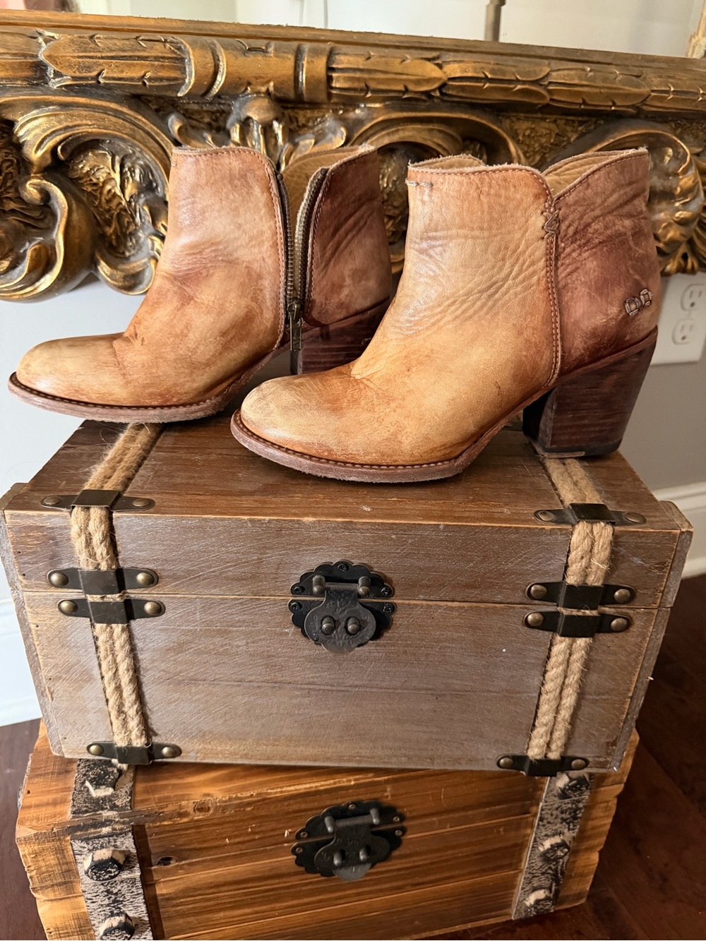 Bed|Stu Leather Heeled Ankle Boots